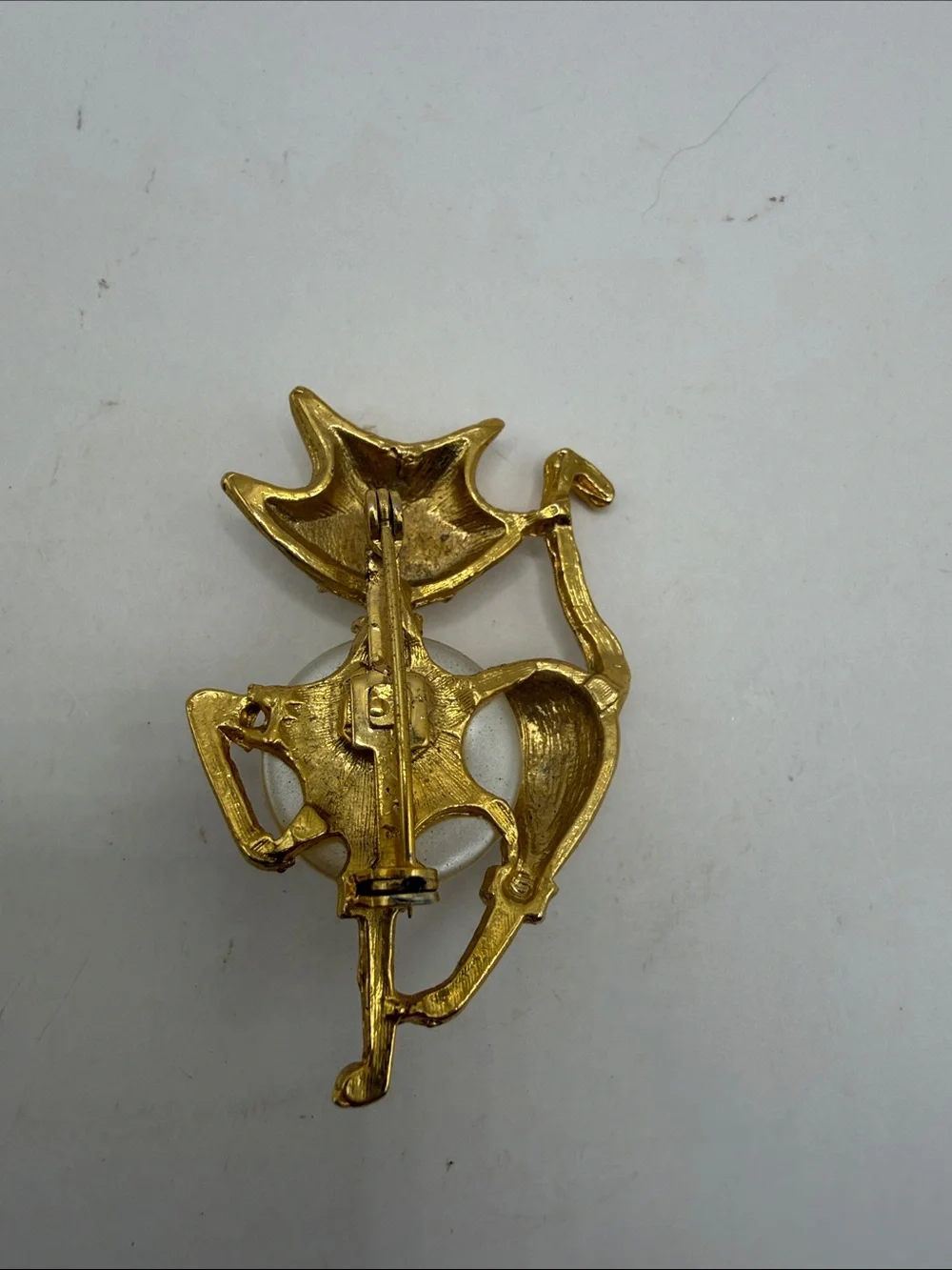 VOGUE Siamese Cat Kitty Feline Jelly Belly Faux Pearl Gold Brooch pin